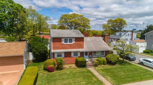 182 Sycamore Ave, Bethpage, NY 11714-1814