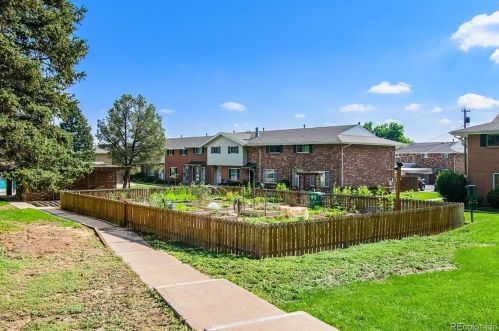 3964 Yosemite St, Denver CO 80237-1926 exterior