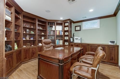1 Mueller Pl, Warren NJ  07059-5703 exterior
