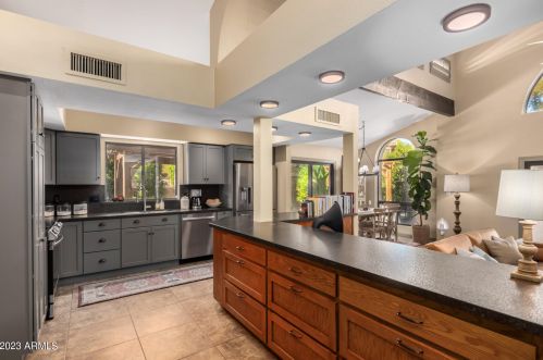 11039 11th St, Phoenix AZ  85020-5852 exterior