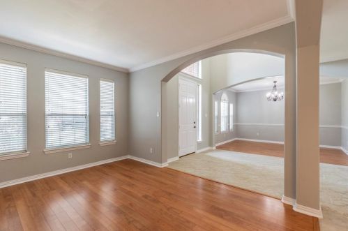 1405 Glen Hollow Ln, Lewisville TX  75028-3870 exterior