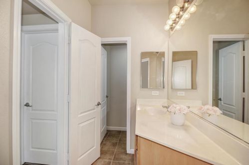 5482 Tares Cir, Elk Grove CA  95757-4361 exterior