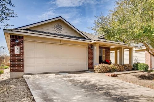 373 Feathergrass Dr, Creedmoor, TX 78610-8911