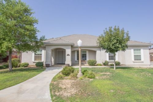 1353 Ohio St, Porterville, CA 93257-8893