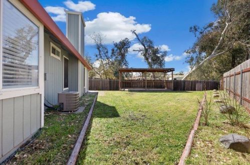 512 Silver Tree Ct, Rio Linda CA  95673-2247 exterior