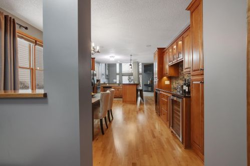 4856 Grandview Ct, Minneapolis, MN 55421-4637