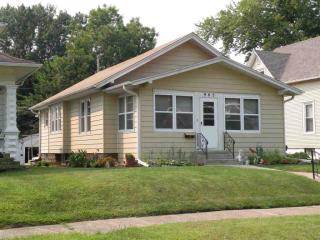 905 14th Ave, Clinton, IA 52732-5027