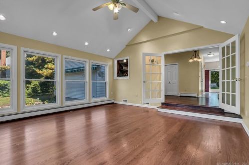 19 Fairlawn Dr, Wallingford CT 06492-2588 exterior