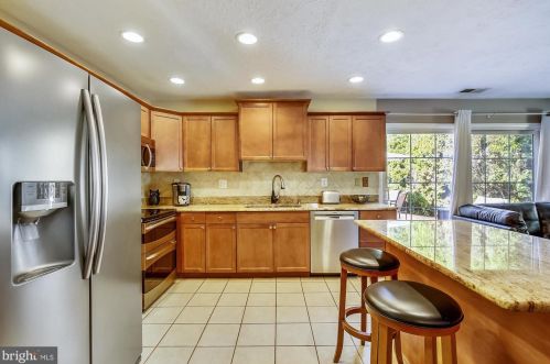 7827 Mulberry Bottom Ln, Springfield VA  22153-2314 exterior