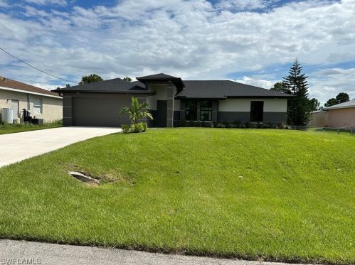 2803 34th St, Lehigh Acres, FL 33976-4539