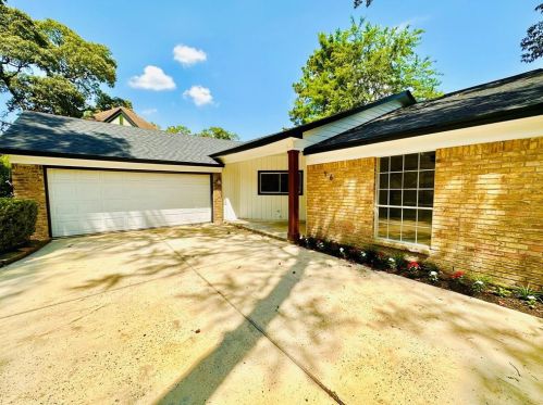 16 Lancelot Ln, Conroe, TX 77304-2710