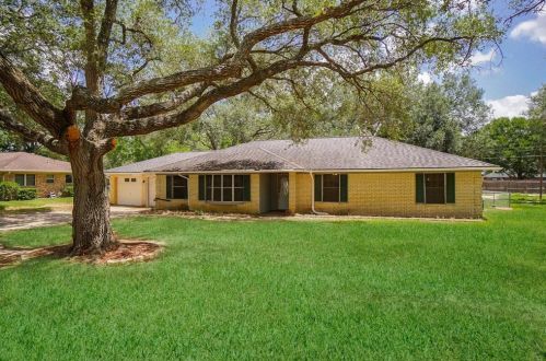9517 Gene St, Needville, TX 77461-8534
