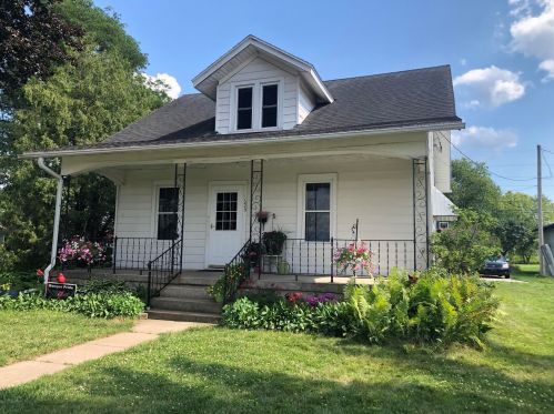 1005 Cardinal St, Newburg Corners, WI 54614-6705