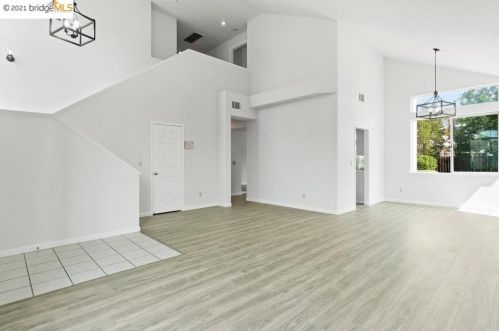 9 Santa Cruz Ct, West Pittsburg, CA 94565-2365