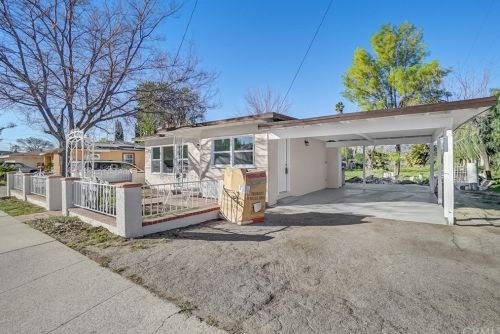 561 Royal Ave, Simi Valley CA  93065-4246 exterior