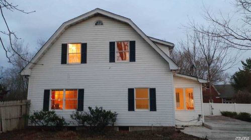 2101 Sound Ave, Baiting Hollow, NY 11933-1224
