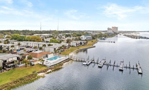 308 Miracle Strip Pkwy, Fort Walton Beach FL 32548-5217 exterior