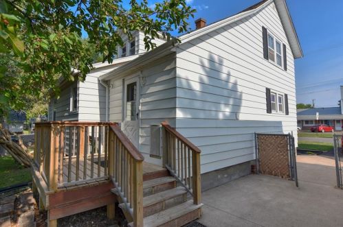 110 Arlington Ave, Cameron WI  54822-9417 exterior