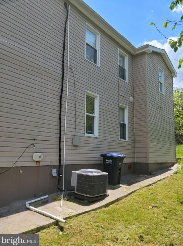 5215 Dix St, Washington DC 20019-6648 exterior