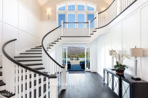 655 Hillcrest Ave, La Canada CA  91011-4040 exterior