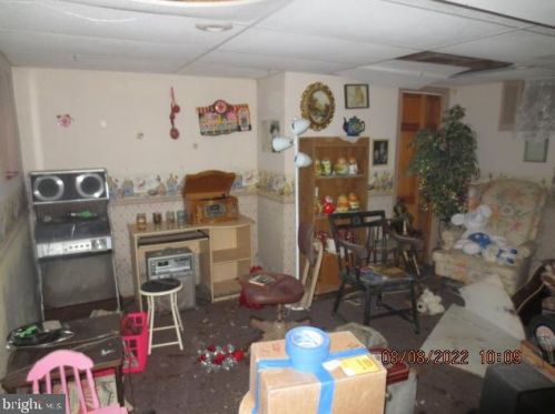 117 Military Dr, West Deptford NJ  08063-1506 exterior