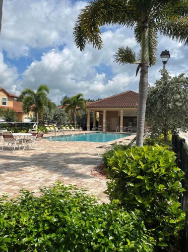 2955 65th Dr, Vero Beach, FL 32966-2188