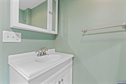 29 Ramapo Hills Blvd, Oakland NJ  07436-3906 exterior