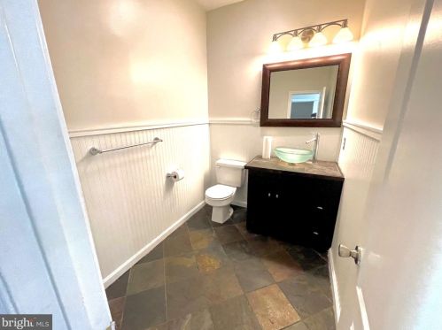 32 Pin Oak Dr, Dover DE  19904-2373 exterior