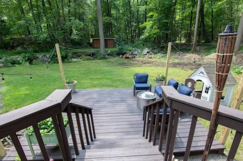 29 Carriage House Dr, Danbury CT  06810-8206 exterior