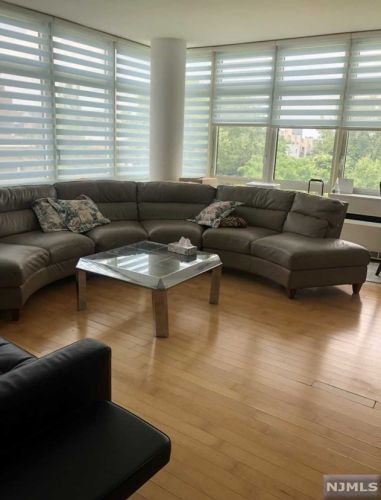 800 12th St, Palisades Park NJ  07650-2370 exterior