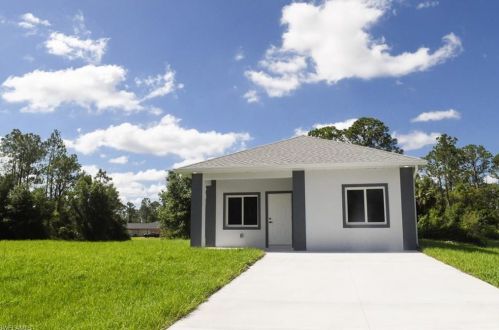 906 6th St, Lehigh Acres, FL