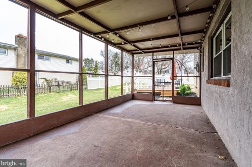 410 Crossfield Rd, Norristown PA 19406-2363 exterior