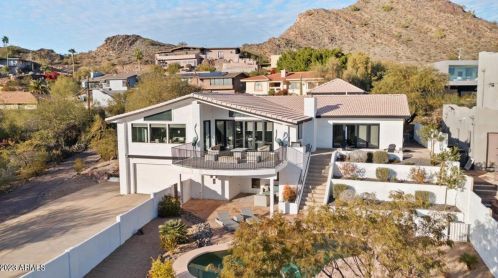 1439 Echo Ln, Phoenix AZ  85020-3831 exterior