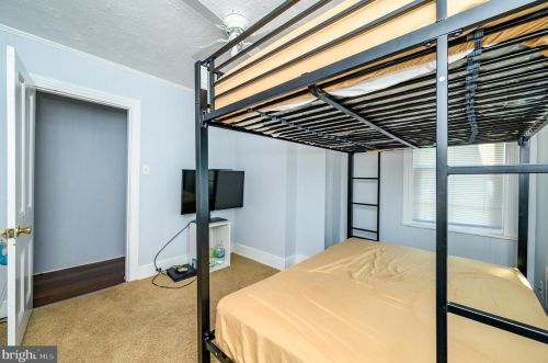 18 Barber Ave, West Deptford NJ  08096-2414 exterior