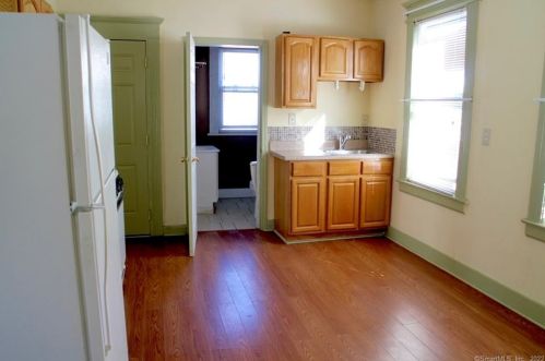 123 Clifford St, Bridgeport CT  06607-1605 exterior