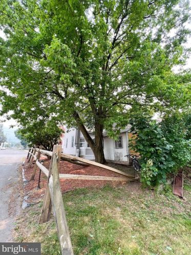 9 Specht St, Mc Clure PA  17841-9725 exterior