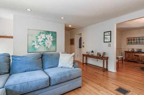 155 Greenbriar Rd, Meriden CT 06450-6810 exterior