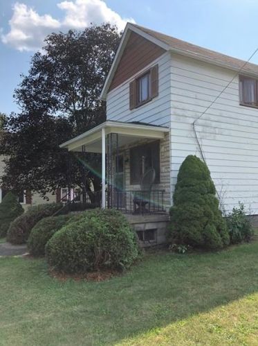 817 14th Ave, Beaver Falls, PA 15010-4323