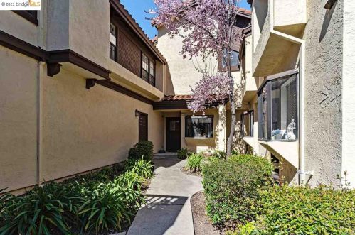 14016 Outrigger Dr, San Leandro, CA 94577-6408