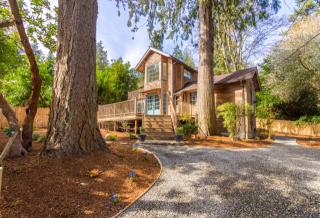 8930 Shore Dr, Indianola, WA 98342-9776