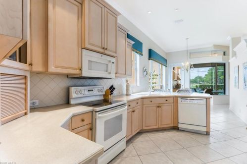 5897 Ashford Ln, Naples, FL 34110-2395
