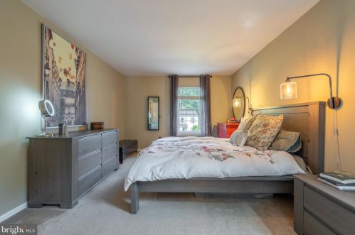 293 Stormfield Dr, Harleysville PA  19438-2330 exterior