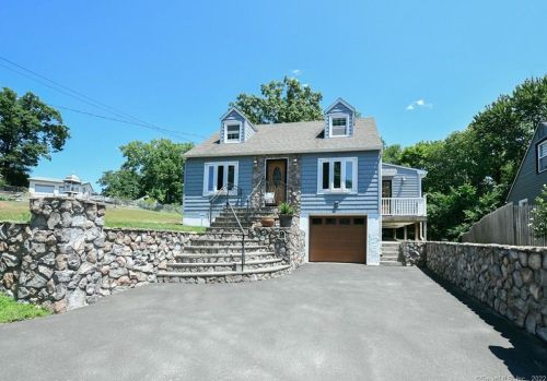 69 Madison Ave, Waterbury, CT 06706-1826