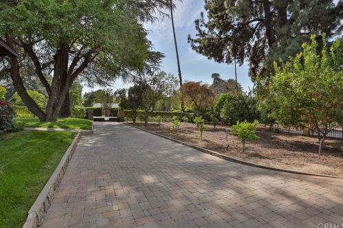1135 Center St, Redlands CA  92373-6737 exterior