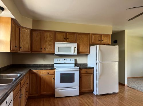 167 Paradise Dr, West Bend WI  53095-5163 exterior