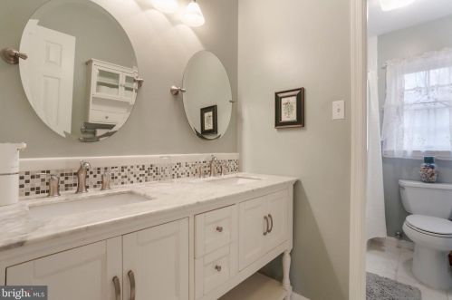 5550 Wide Oak Ct, Woodbridge VA  22192-6036 exterior