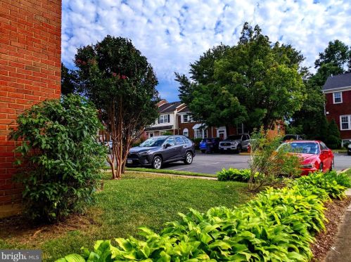 8069 Powderbrook Ln, Springfield VA  22153-2927 exterior