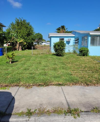 1380 32nd St, West Palm Beach FL  33404-3562 exterior