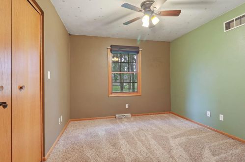 9207 8 Ave, Kenosha WI 53158-5242 exterior