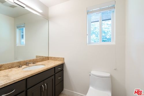 1732 Bonita Vista Dr, La Canada CA  91011-1614 exterior